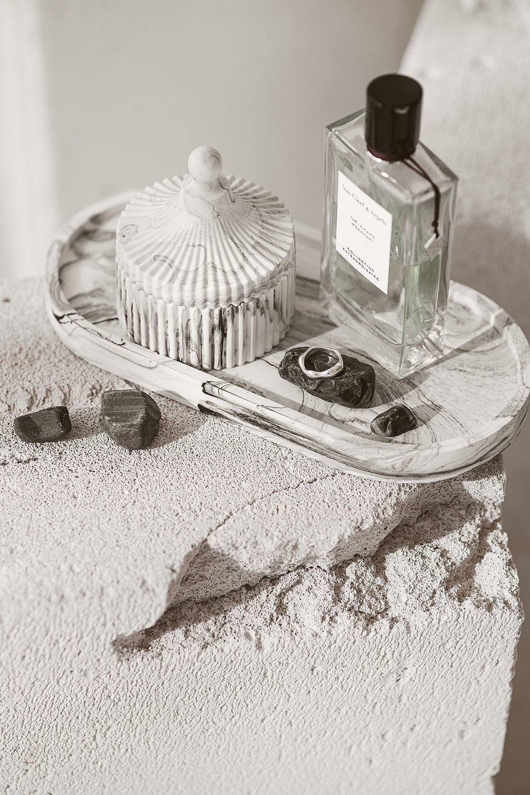 Namų interjeras. Didelis ovalus padėkliukas „Pilkas marmuras“