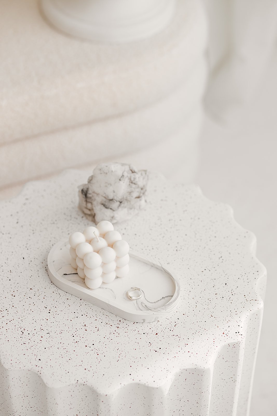 Mažas ovalus padėkliukas „Baltas marmuras“