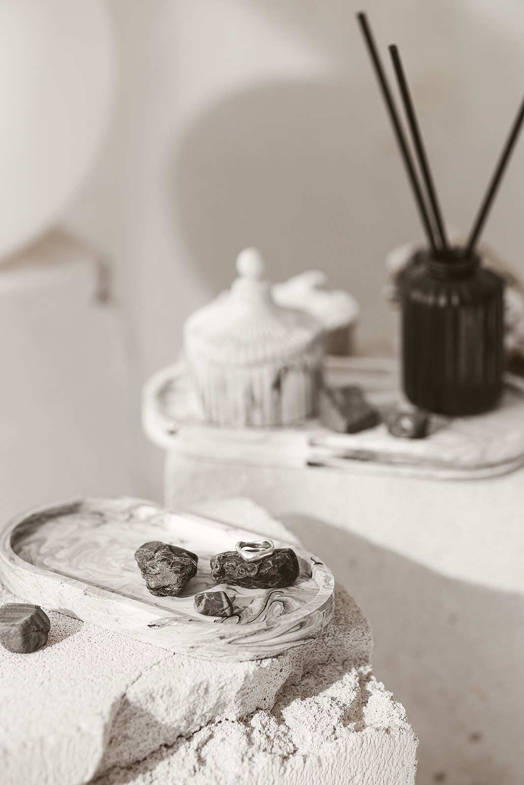 Mažas ovalus padėkliukas „Pilkas marmuras“