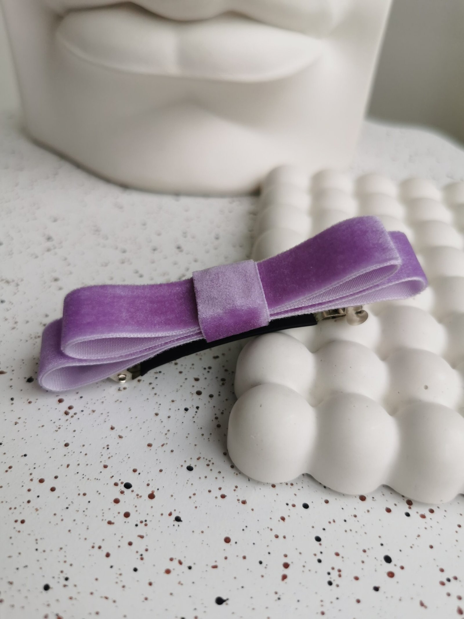 Alyvinis aksominis plaukų segtukas kaspinėlis