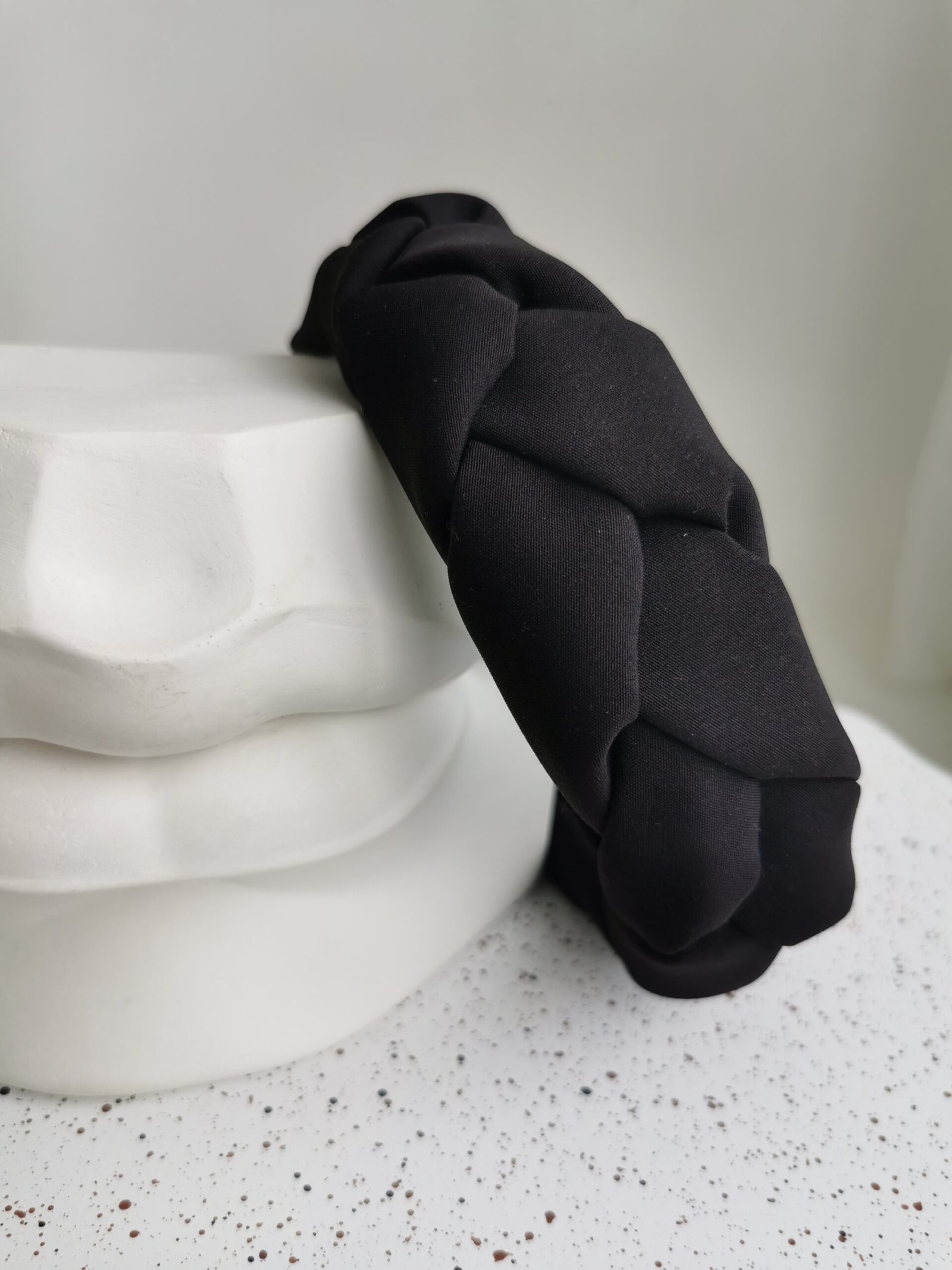 Juodos spalvos matinis lankelis