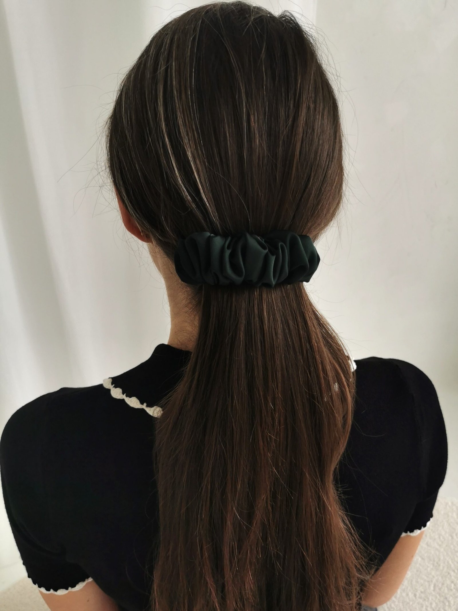Juodos spalvos plaukų segtukas bangelė - kruasanas