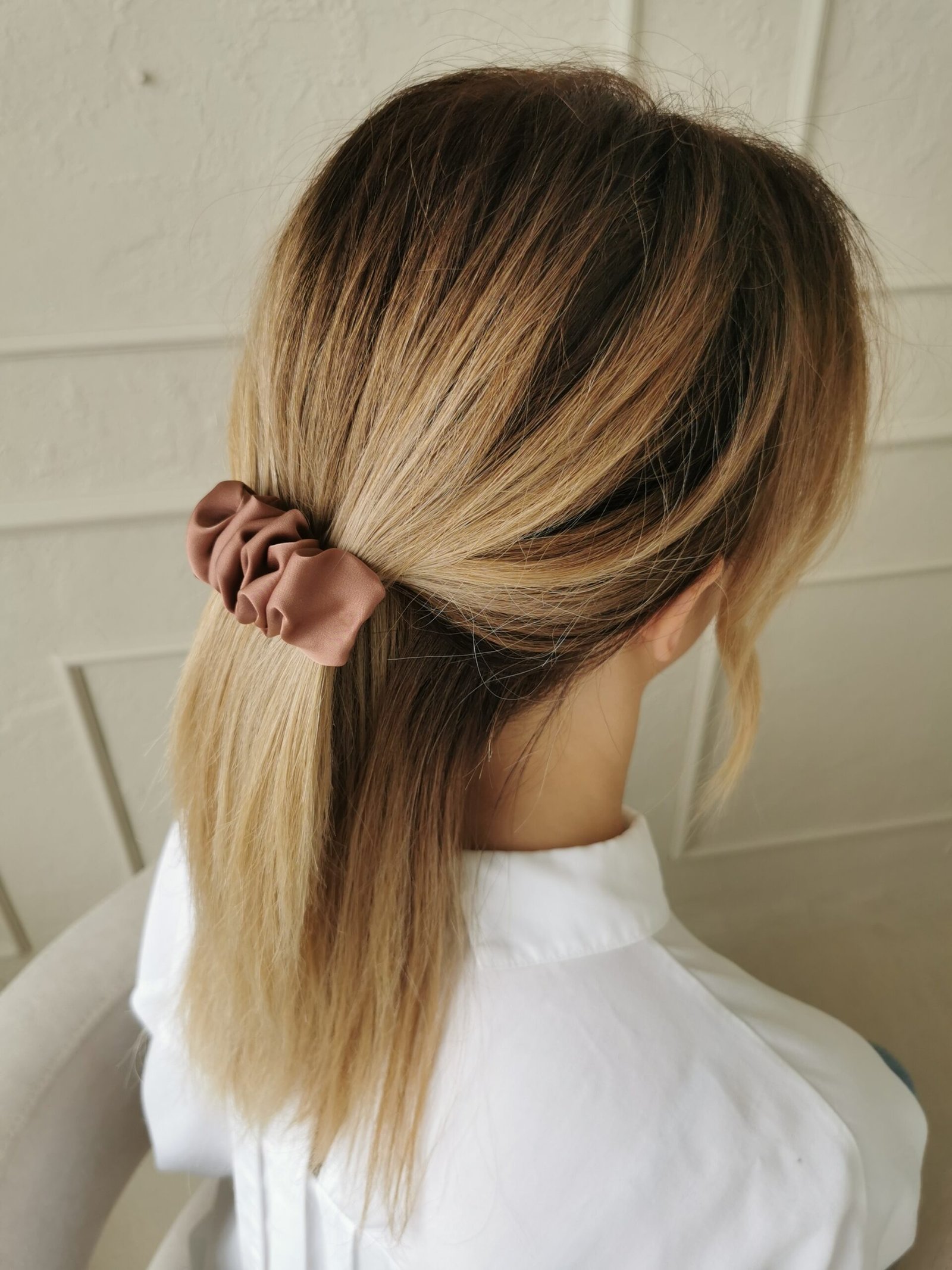 Karanelės spalvos plaukų segtukas