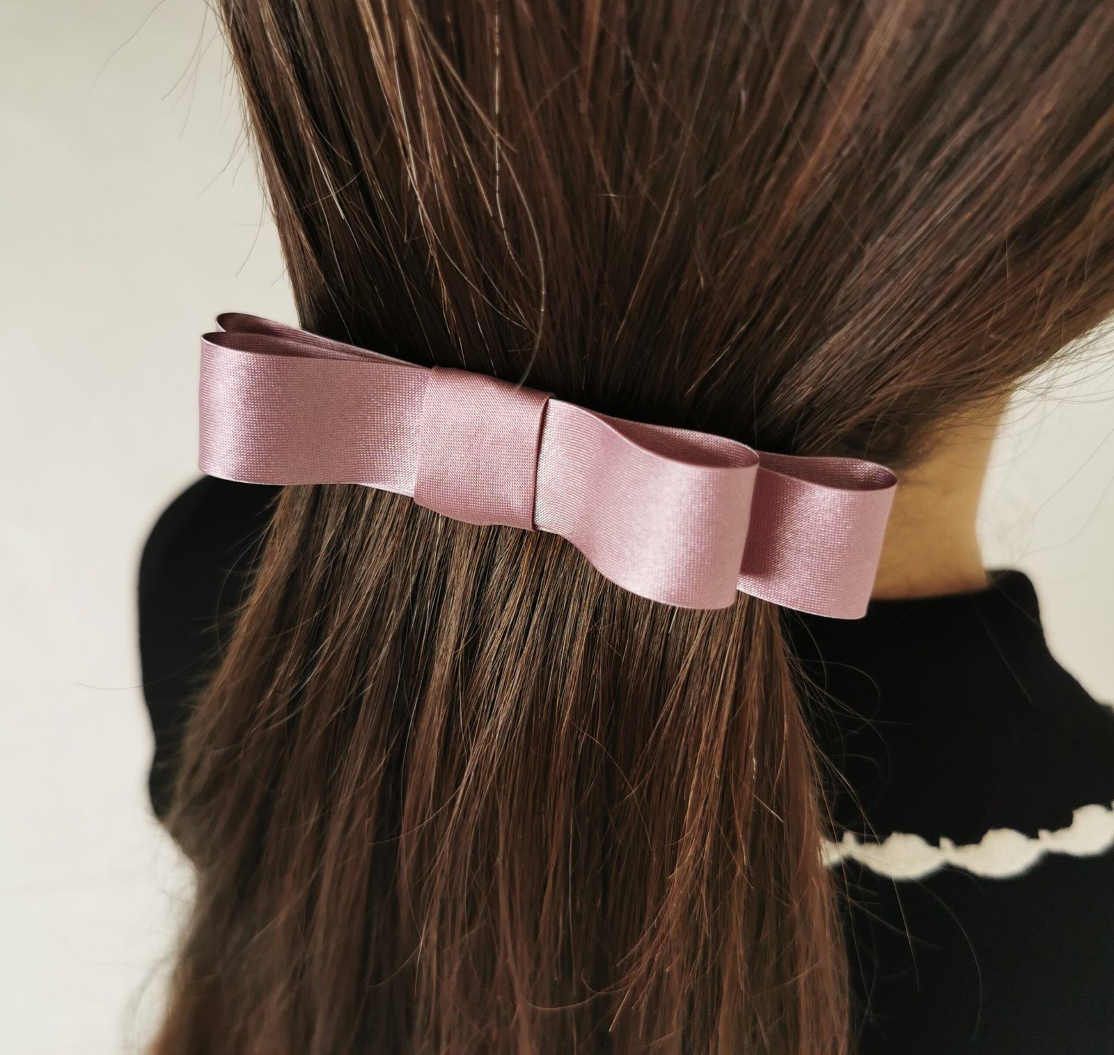 Pelenų alyvinis spindintis plaukų segtukas kaspinėlis