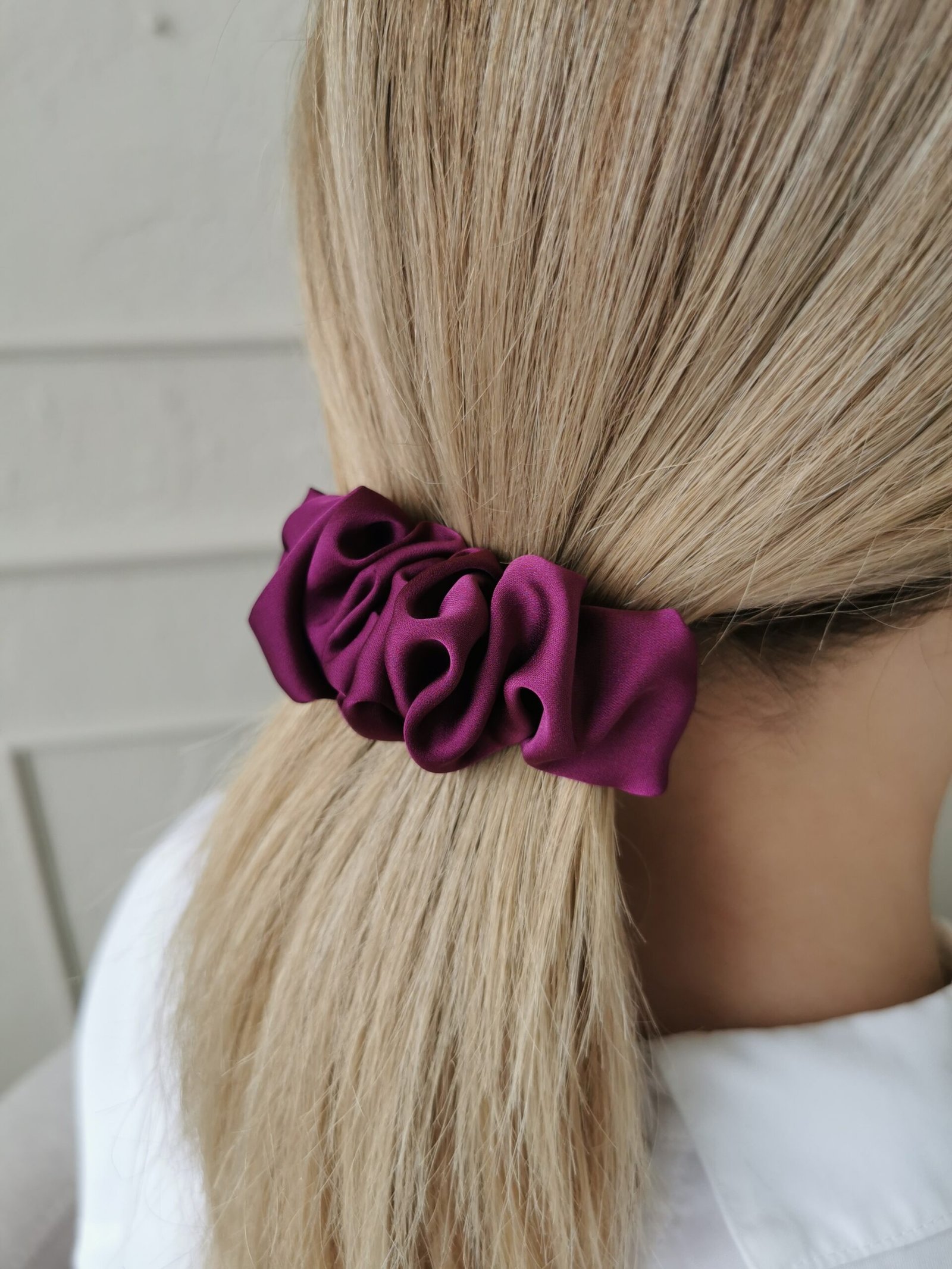 Slyvų spalvos plaukų segtukas