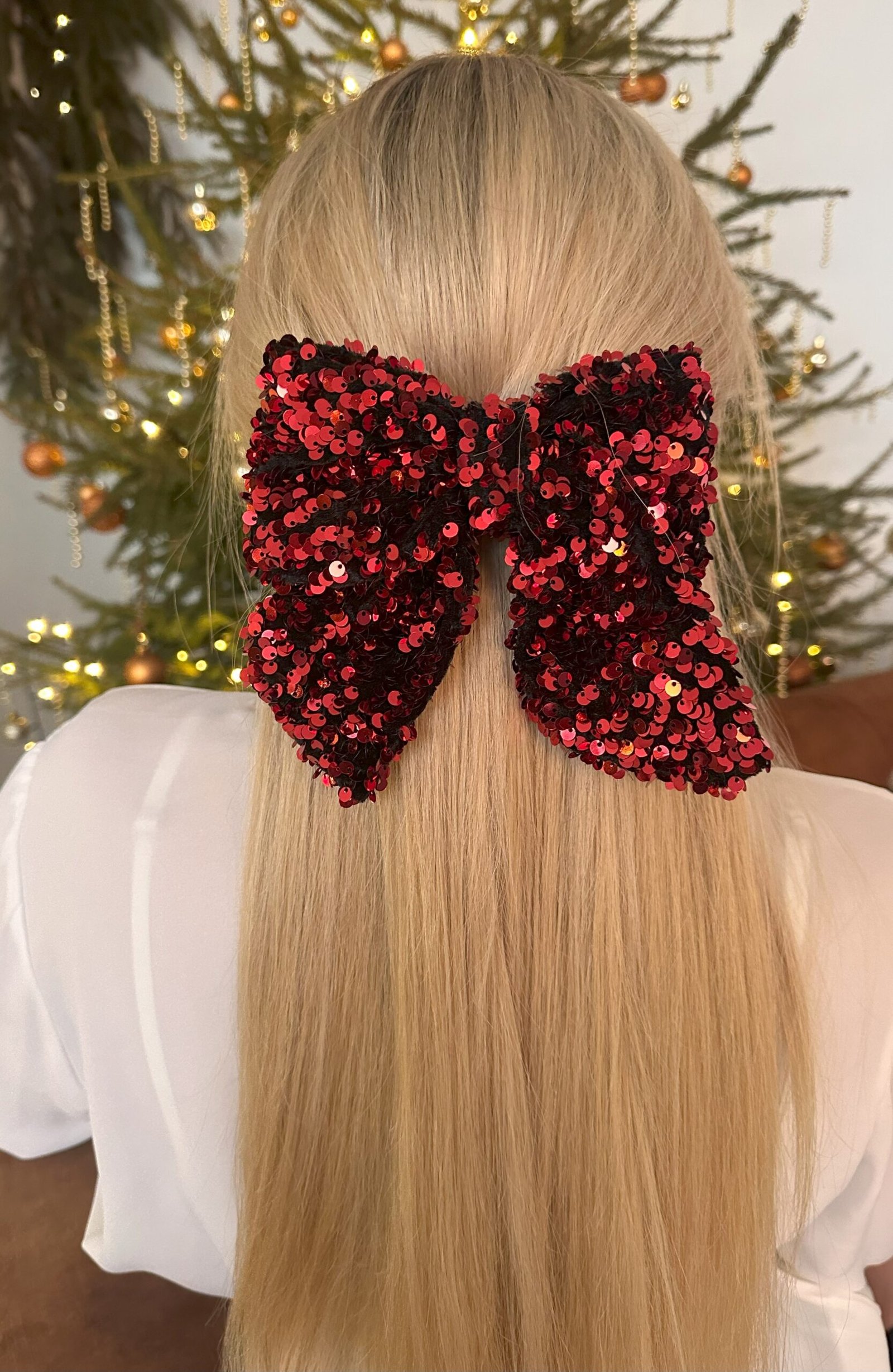 Raudonas su žvyneliais plaukų segtukas kaspinas