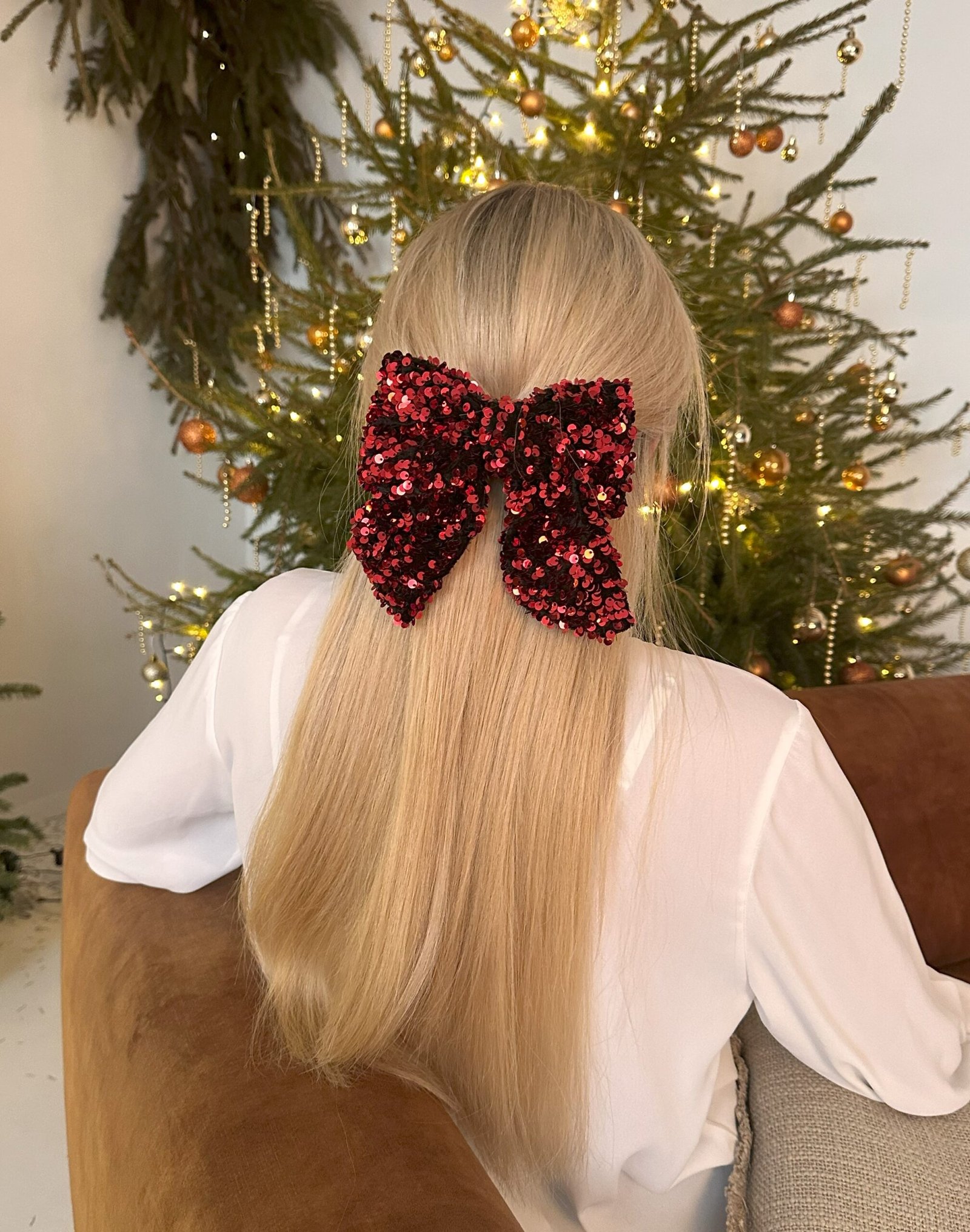 Raudonas su žvyneliais plaukų segtukas kaspinas