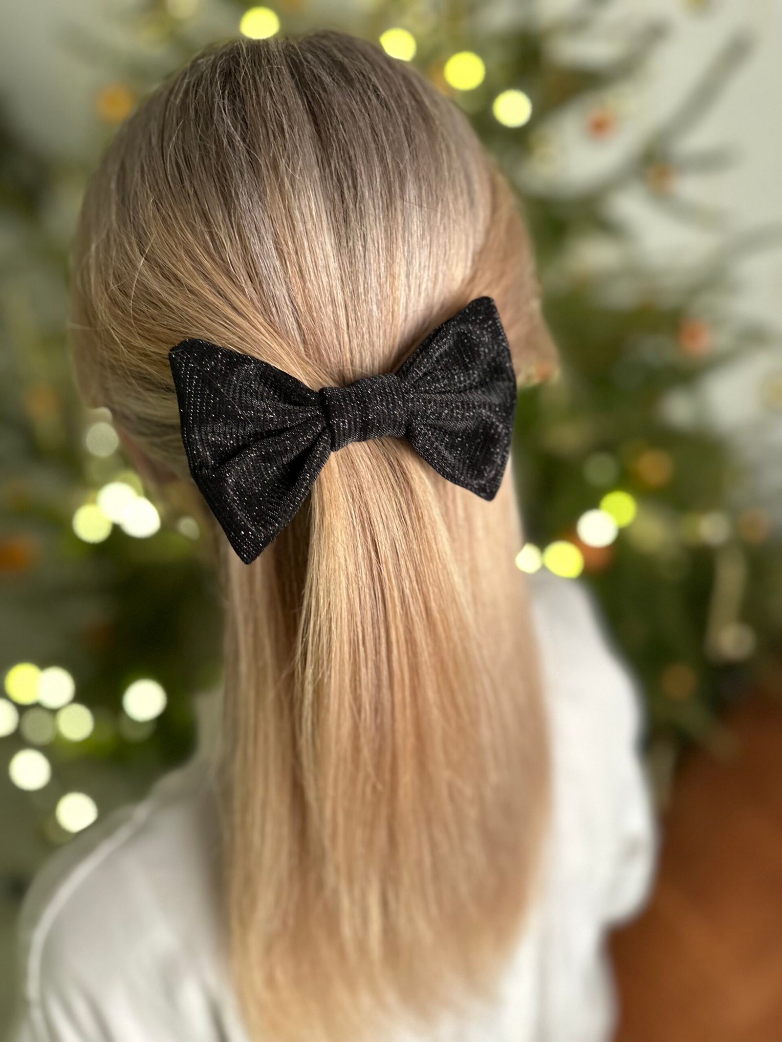 Juodas blizgus segtukas bantukas