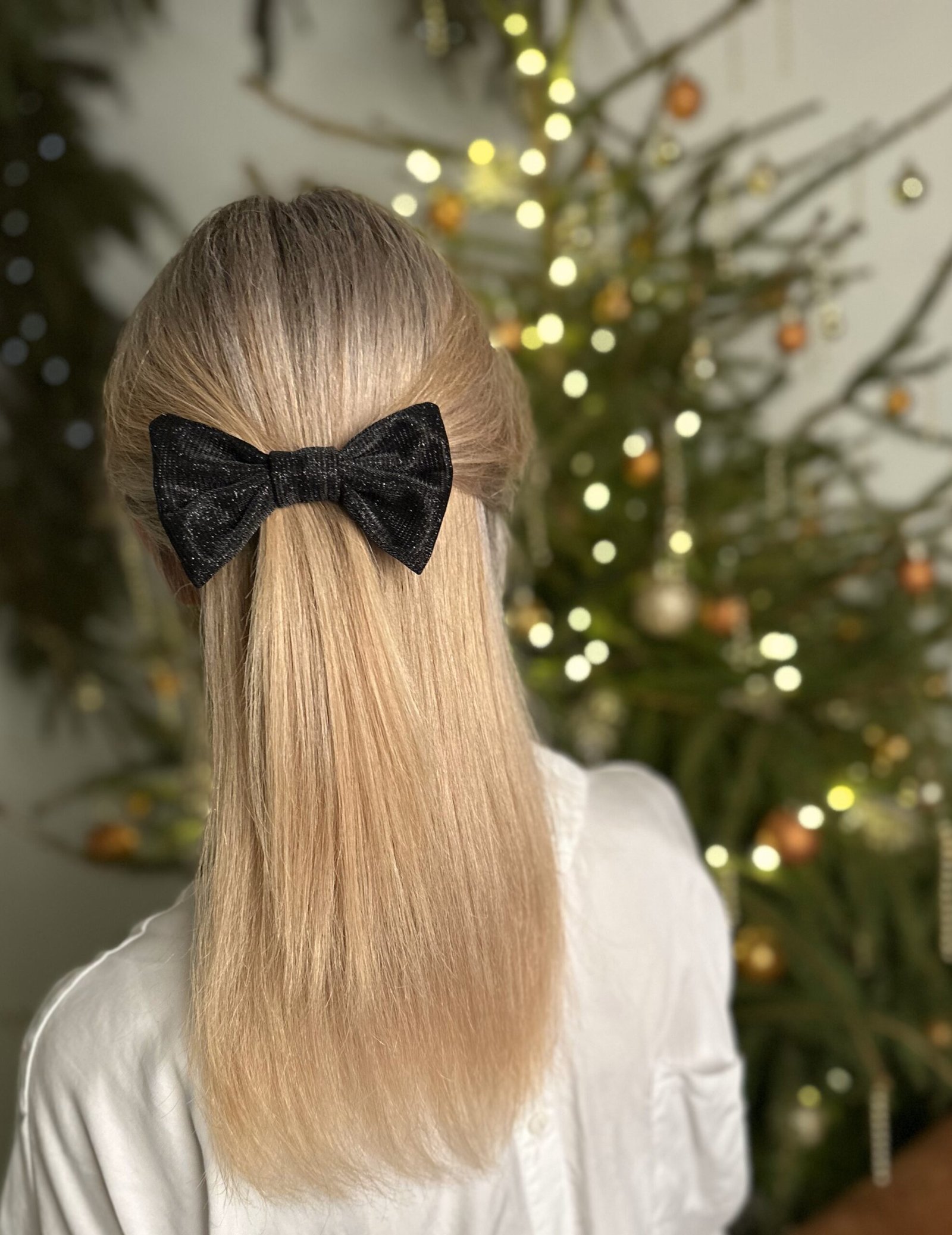 Juodas blizgus segtukas bantukas