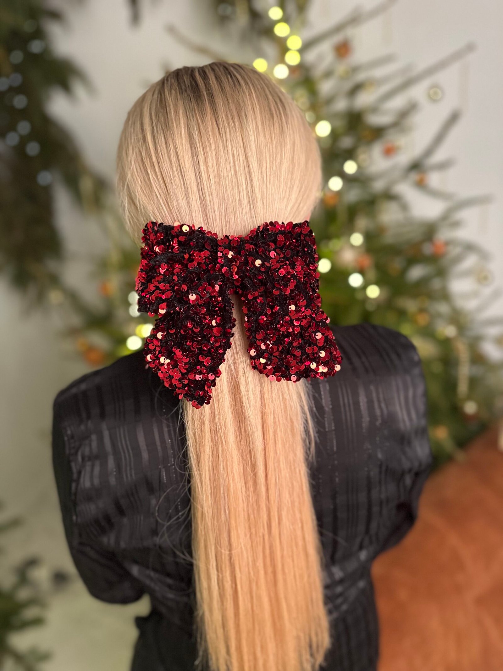 Raudonas su žvyneliais plaukų segtukas kaspinas